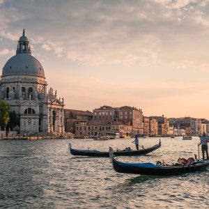 PUBLIC Italien Venedig Gondel Wasser